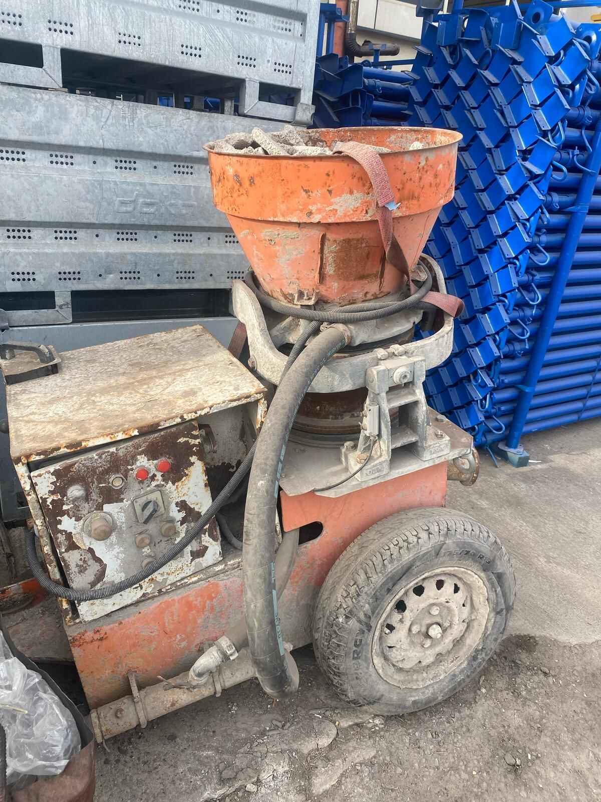 İnşaat Asansörü (Gırgır)